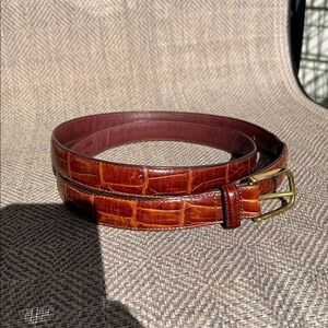 BRIGHTON Brown Leather croc print Belt with Brass Buckle. Size 42.